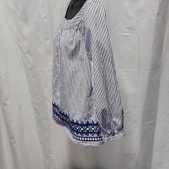 Vineyard Vines Geo Prep Embroidered Open Neck Top in Marlin size XXS - Picture 3 of 7